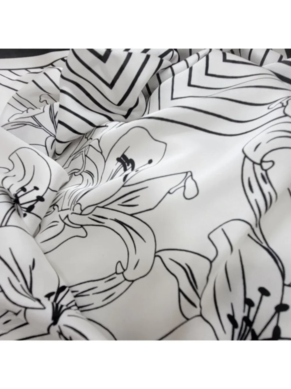 ✨Luxury Silky Soft Scarf Black White Floral Lily Geometric Print Square Bandana